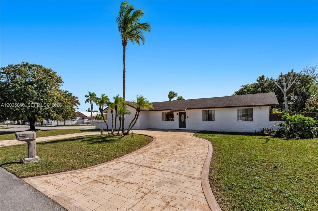 En Venta: $820,000 (3 camas, 3 baños, 2109 Pies cuadrados)