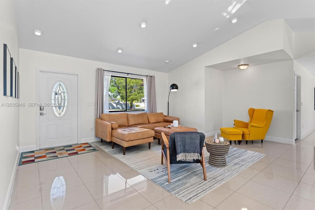 En Venta: $820,000 (3 camas, 3 baños, 2109 Pies cuadrados)