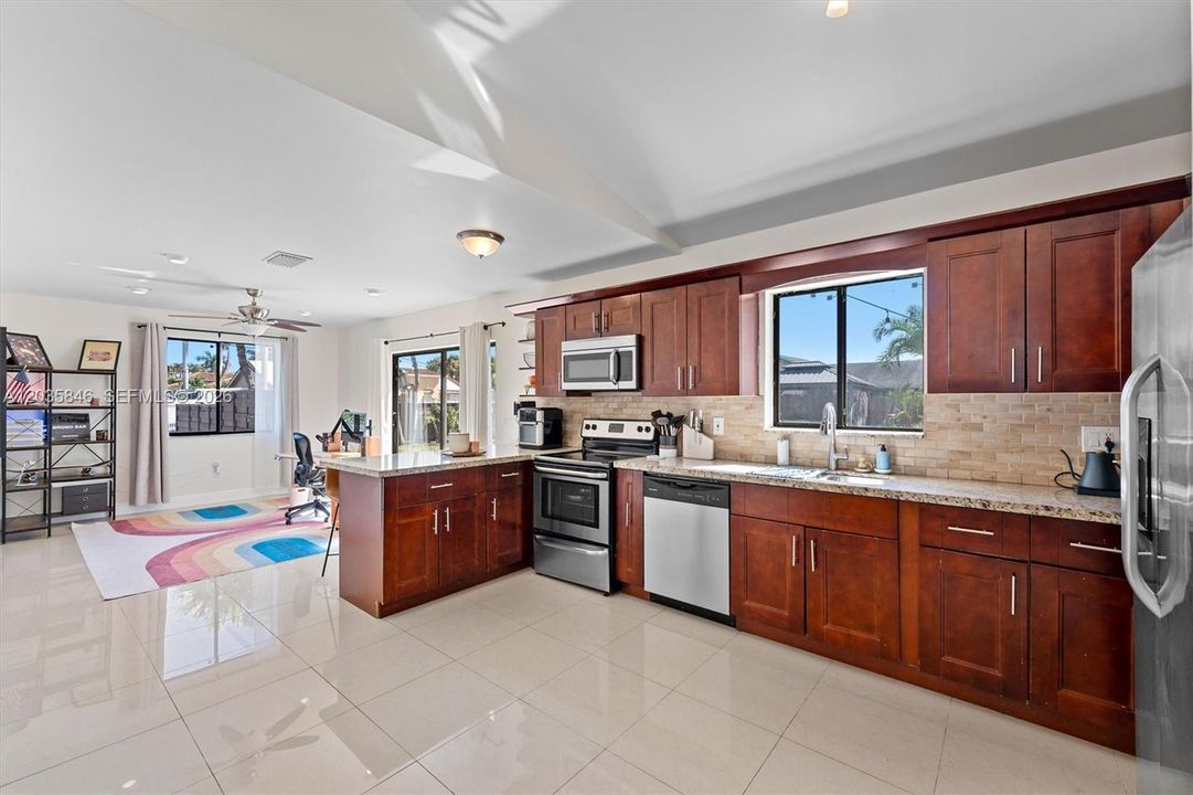 En Venta: $820,000 (3 camas, 3 baños, 2109 Pies cuadrados)
