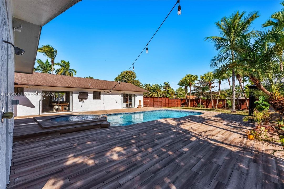 En Venta: $820,000 (3 camas, 3 baños, 2109 Pies cuadrados)