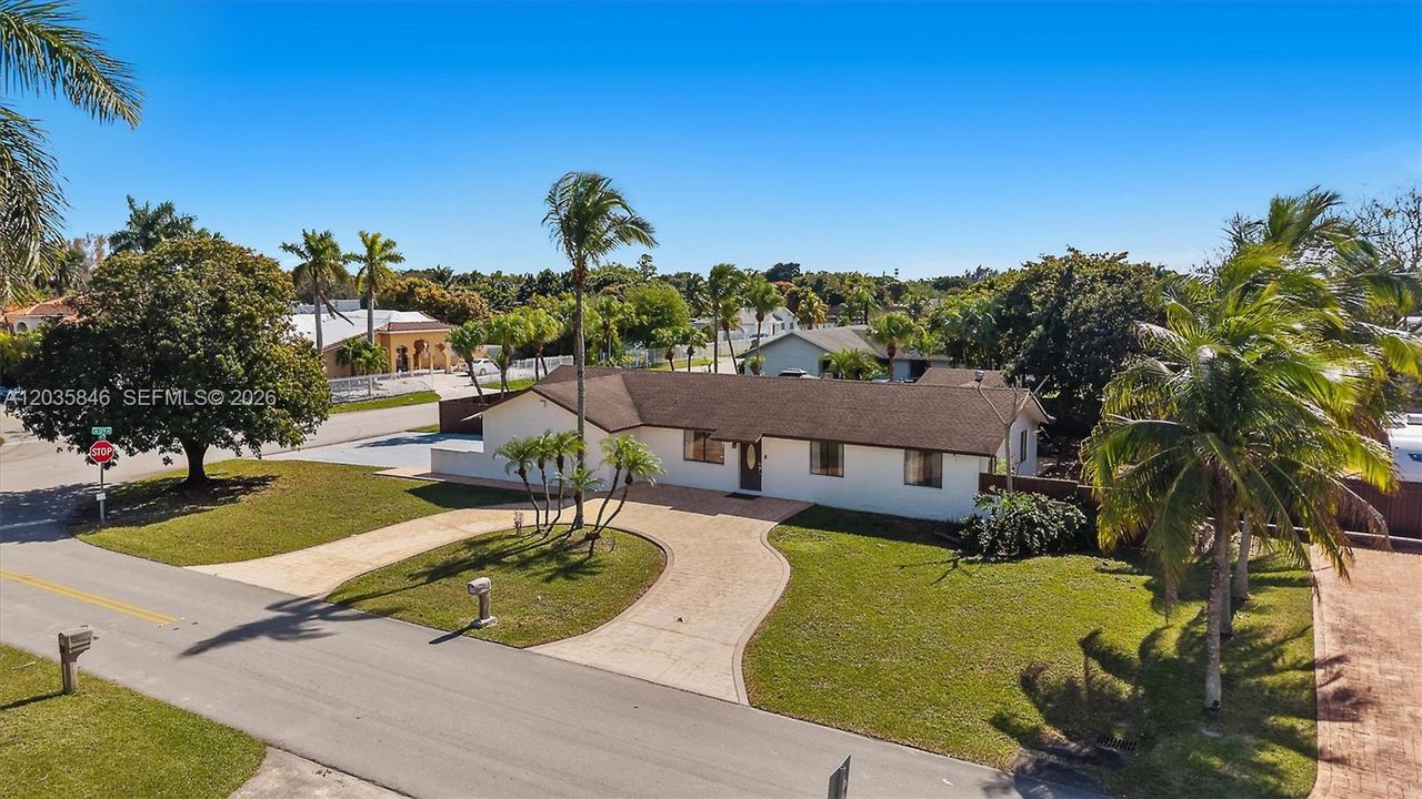 En Venta: $820,000 (3 camas, 3 baños, 2109 Pies cuadrados)