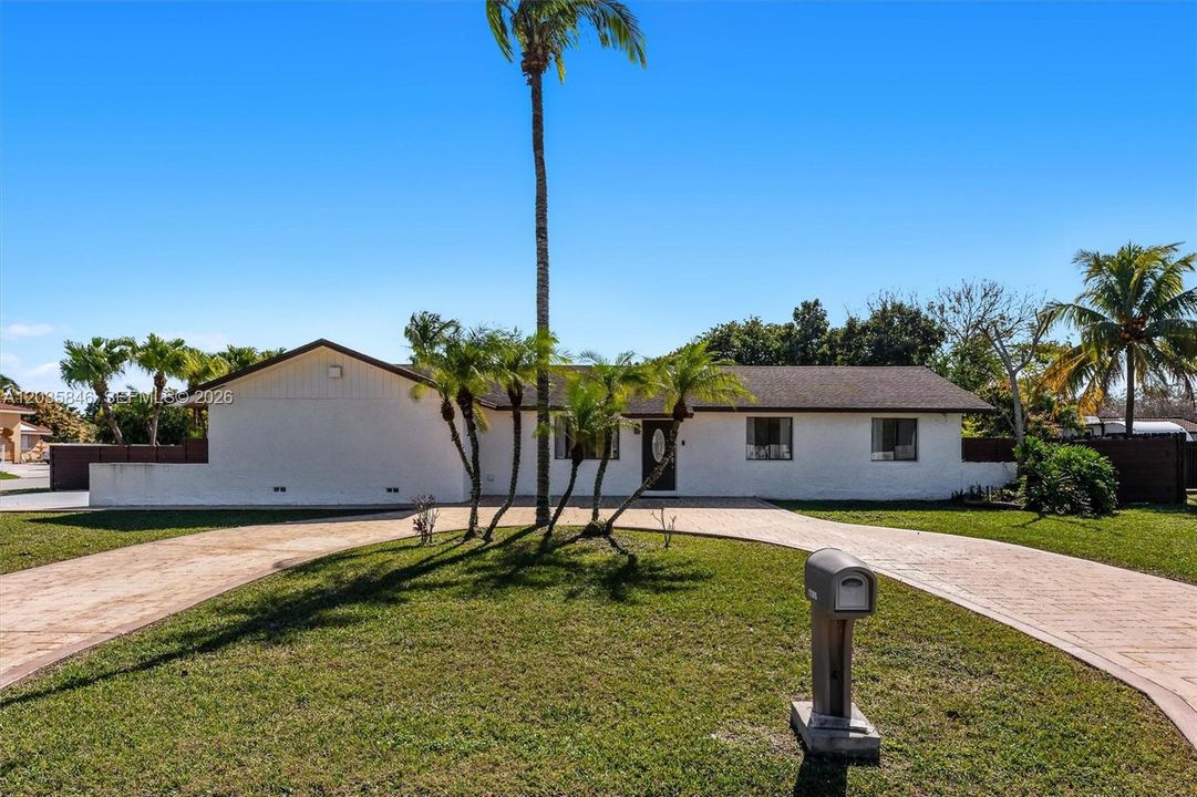 En Venta: $820,000 (3 camas, 3 baños, 2109 Pies cuadrados)