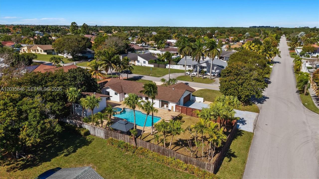 En Venta: $820,000 (3 camas, 3 baños, 2109 Pies cuadrados)