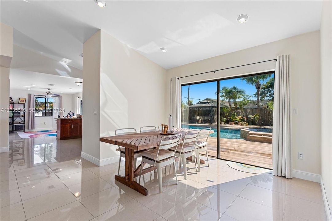 En Venta: $820,000 (3 camas, 3 baños, 2109 Pies cuadrados)