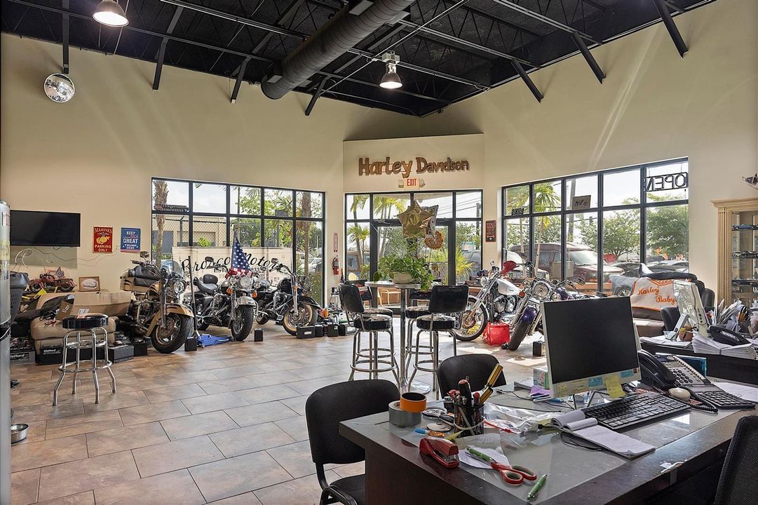 4071 N. Dixie Hwy - 022