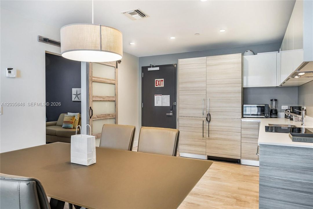 For Sale: $495,000 (2 beds, 1 baths, 822 Square Feet)