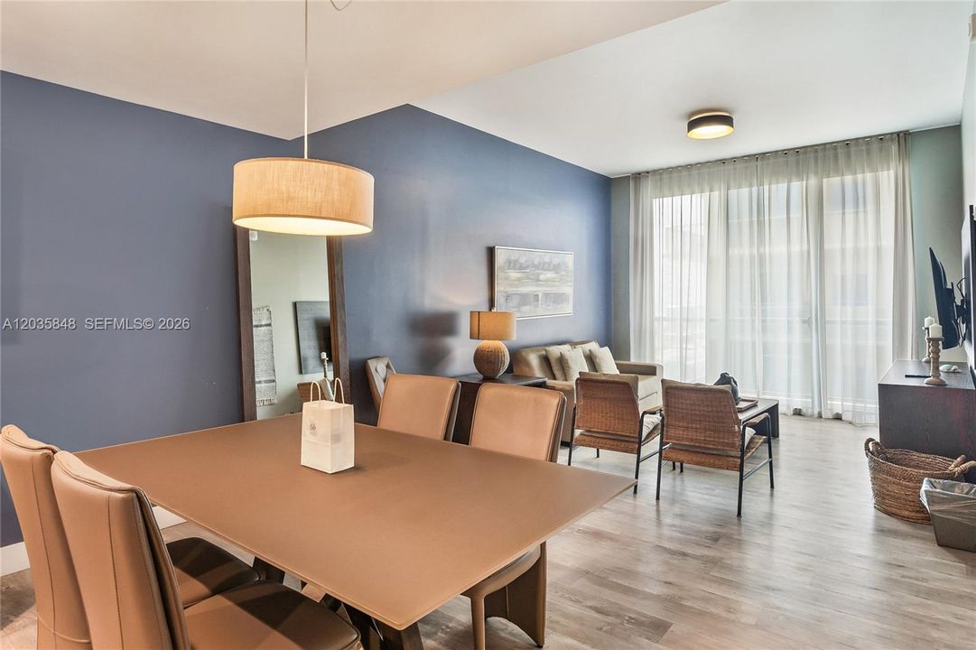 For Sale: $495,000 (2 beds, 1 baths, 822 Square Feet)