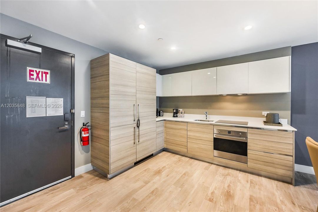 For Sale: $495,000 (2 beds, 1 baths, 822 Square Feet)