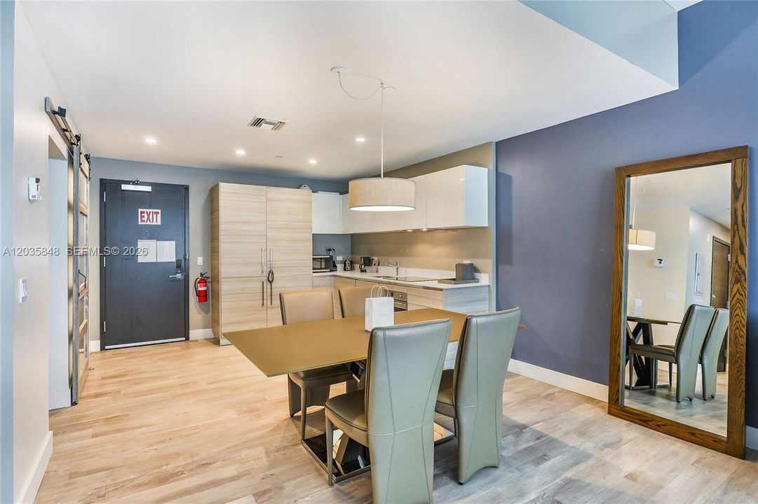 For Sale: $495,000 (2 beds, 1 baths, 822 Square Feet)