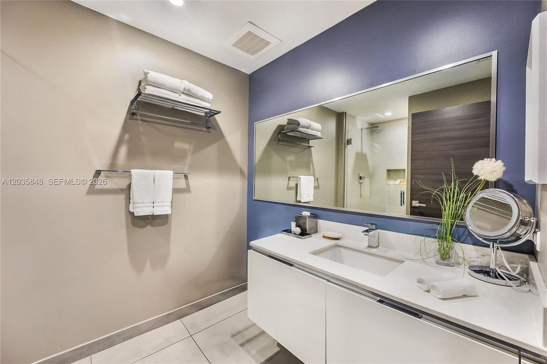 For Sale: $495,000 (2 beds, 1 baths, 822 Square Feet)