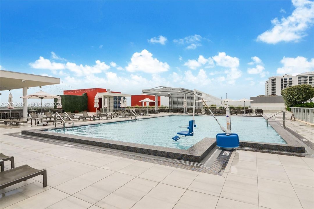 For Sale: $495,000 (2 beds, 1 baths, 822 Square Feet)