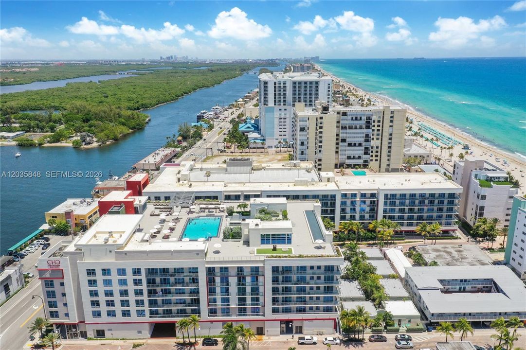 For Sale: $495,000 (2 beds, 1 baths, 822 Square Feet)