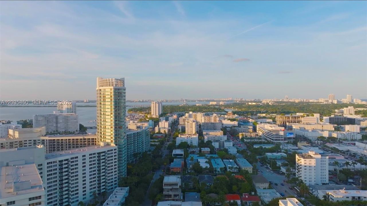На продажу: $869,000 (2 спален, 2 ванн, 1127 Квадратных фут)