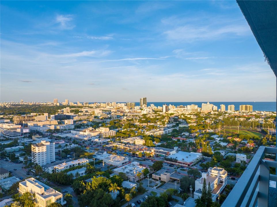 На продажу: $869,000 (2 спален, 2 ванн, 1127 Квадратных фут)