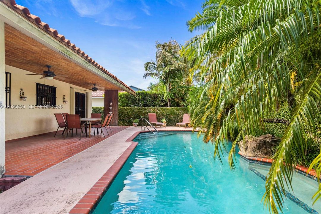 For Sale: $825,000 (4 beds, 2 baths, 2326 Square Feet)