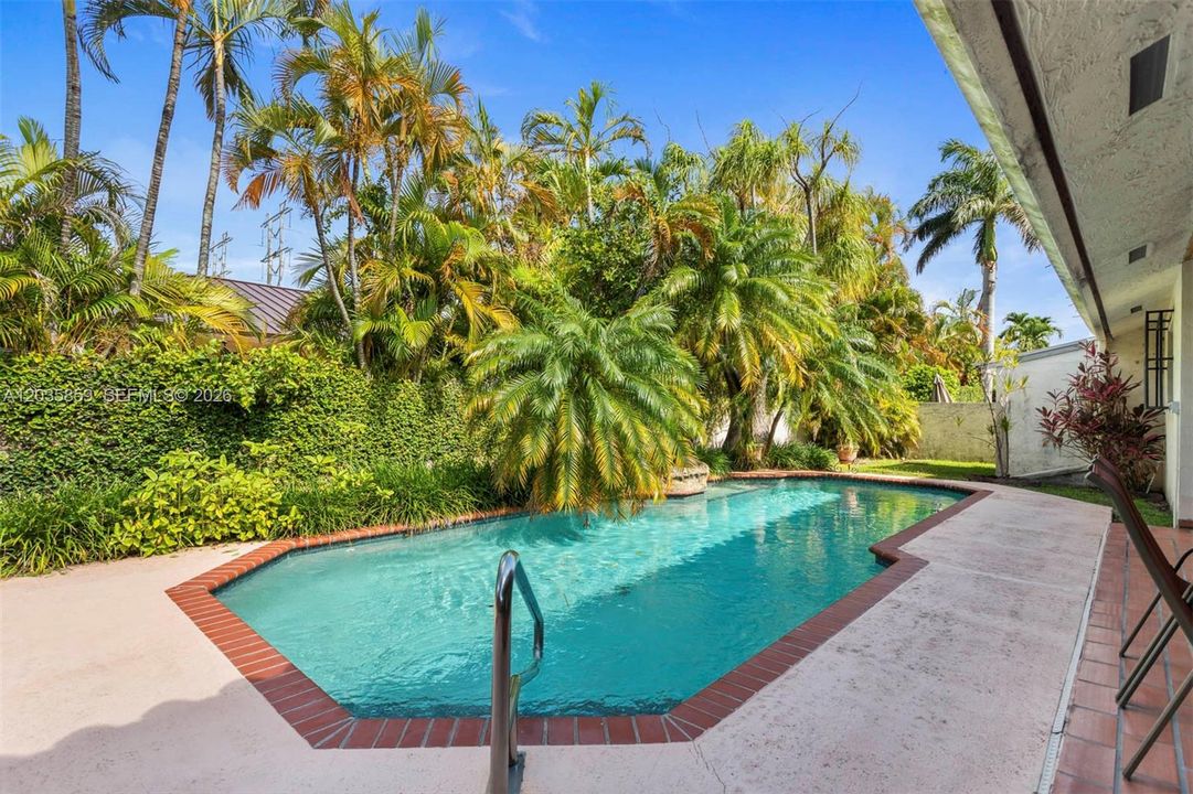 For Sale: $825,000 (4 beds, 2 baths, 2326 Square Feet)