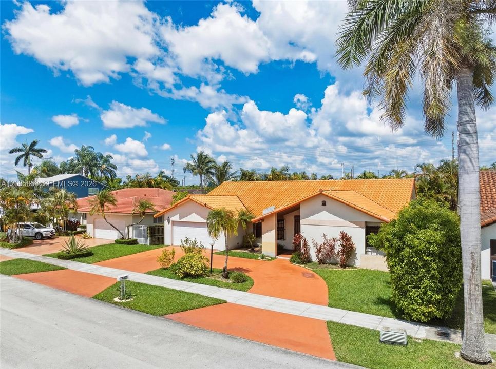 For Sale: $825,000 (4 beds, 2 baths, 2326 Square Feet)