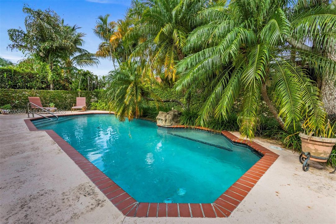 For Sale: $825,000 (4 beds, 2 baths, 2326 Square Feet)