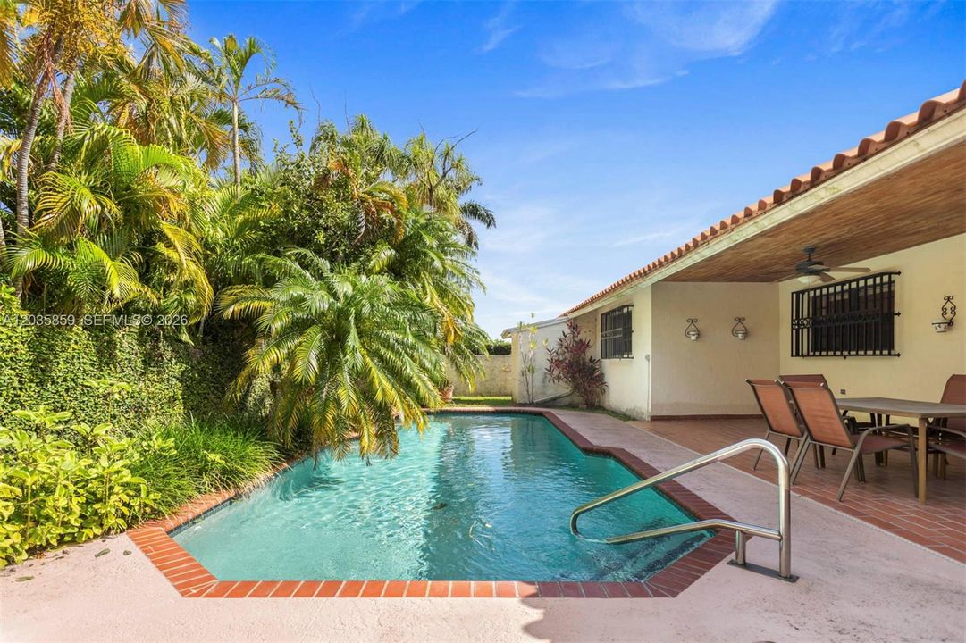 For Sale: $825,000 (4 beds, 2 baths, 2326 Square Feet)