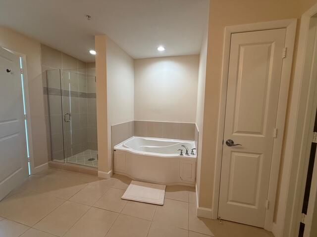 Shower stall, Jazzuci Bath