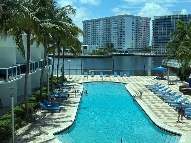 Swimming Pool w/intracoastal View
