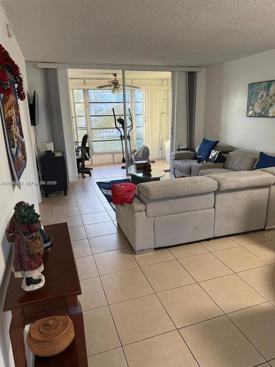 For Sale: $123,900 (2 beds, 2 baths, 850 Square Feet)