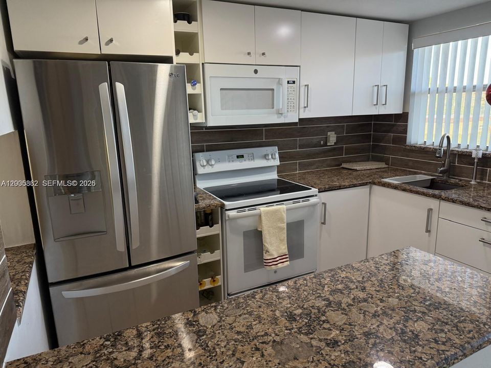 For Sale: $123,900 (2 beds, 2 baths, 850 Square Feet)