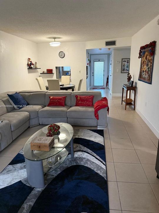 For Sale: $123,900 (2 beds, 2 baths, 850 Square Feet)