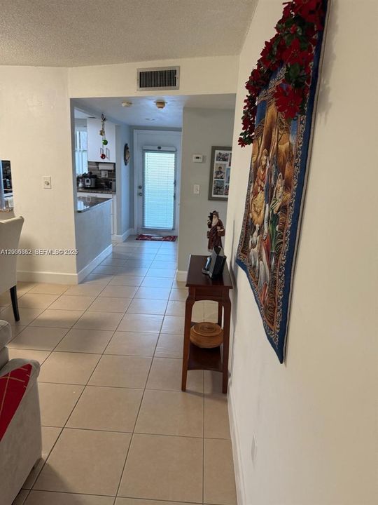 For Sale: $123,900 (2 beds, 2 baths, 850 Square Feet)