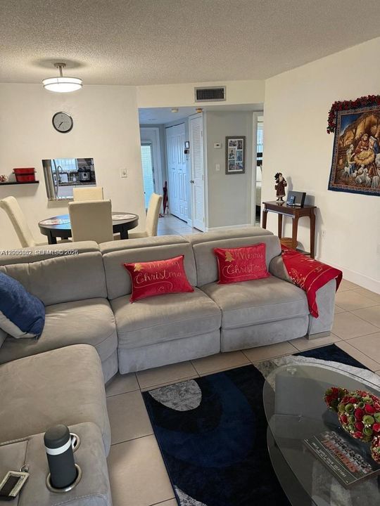 For Sale: $123,900 (2 beds, 2 baths, 850 Square Feet)