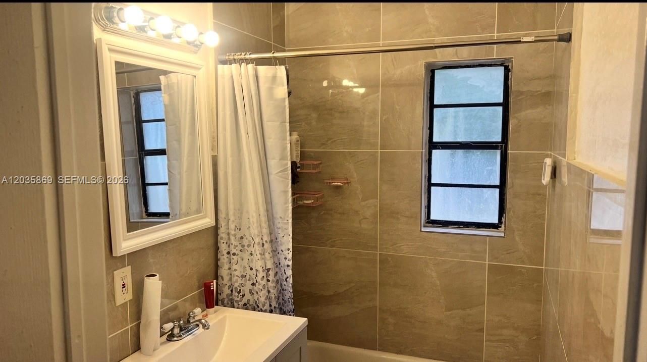 For Sale: $600,000 (3 beds, 2 baths, 1561 Square Feet)