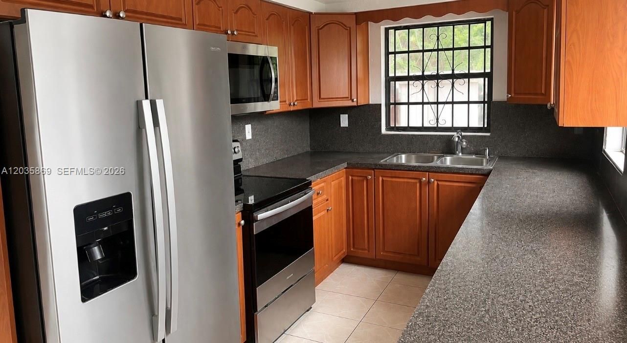 For Sale: $600,000 (3 beds, 2 baths, 1561 Square Feet)