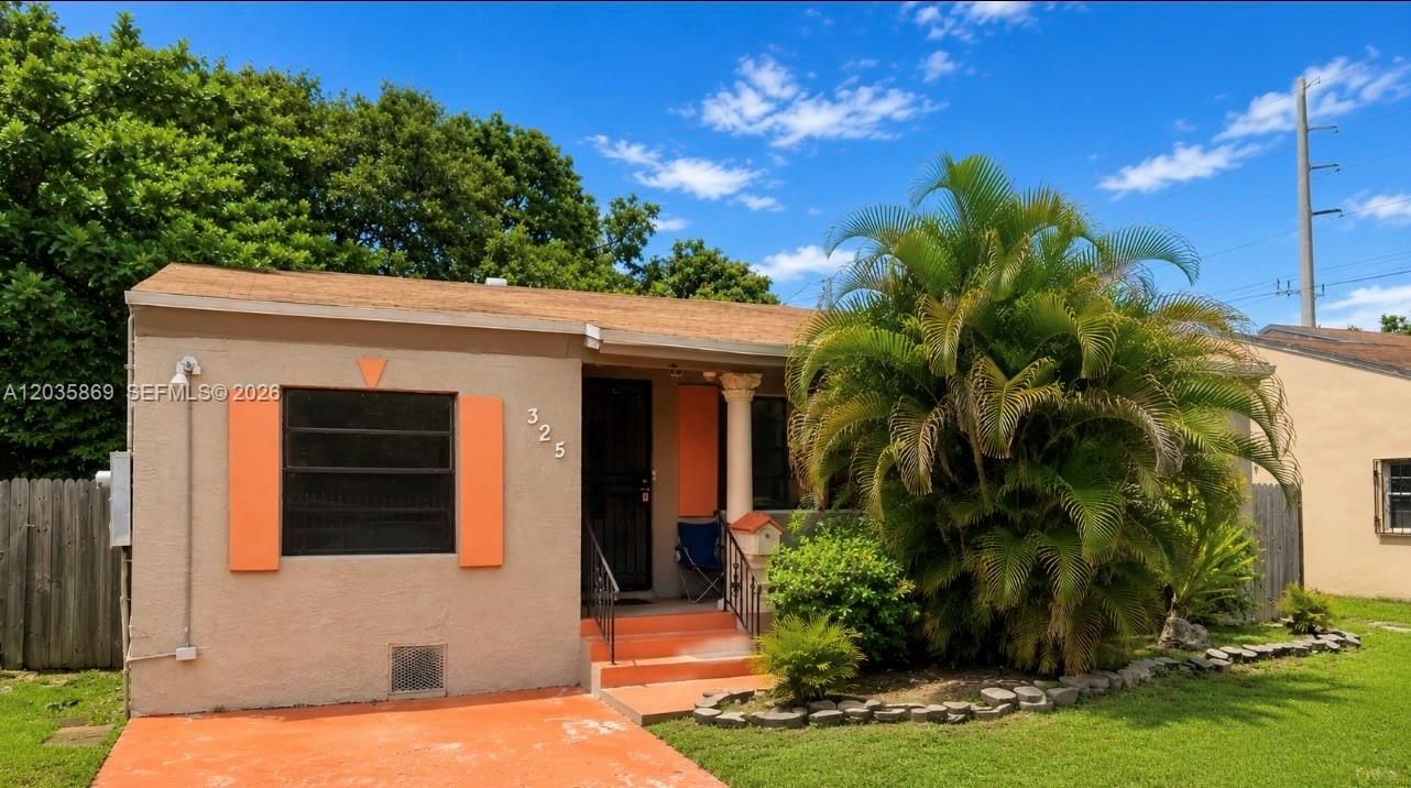For Sale: $600,000 (3 beds, 2 baths, 1561 Square Feet)