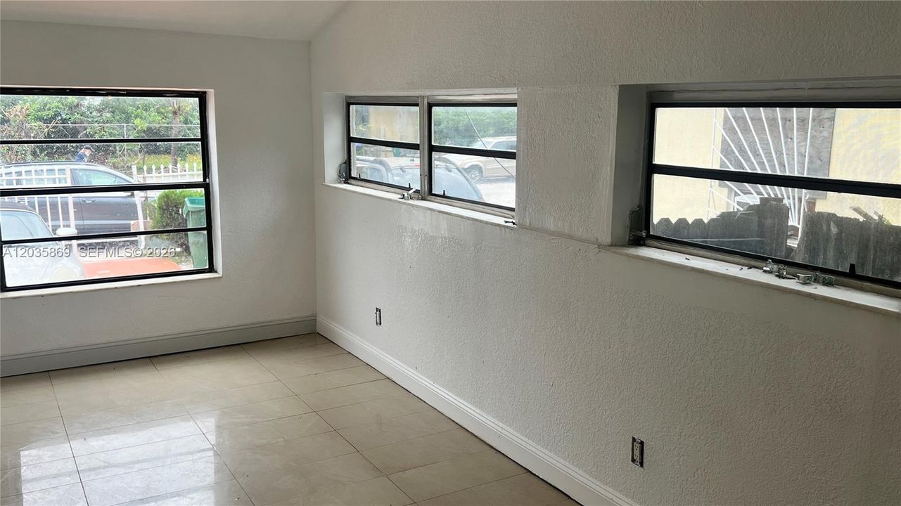 For Sale: $600,000 (3 beds, 2 baths, 1561 Square Feet)