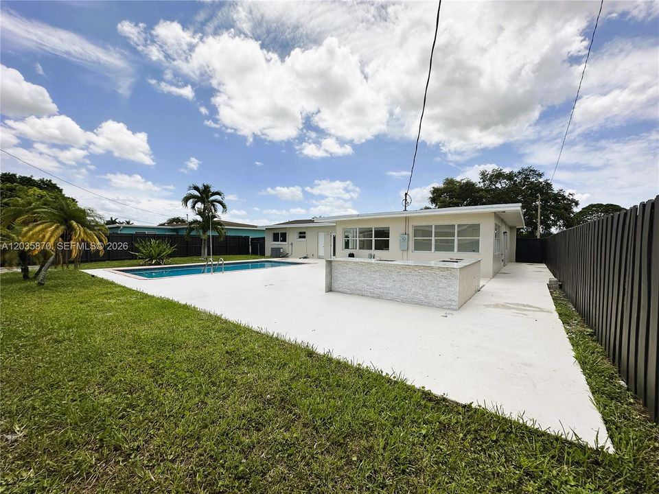 En Venta: $695,000 (3 camas, 3 baños, 1630 Pies cuadrados)