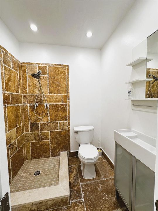 En Venta: $695,000 (3 camas, 3 baños, 1630 Pies cuadrados)