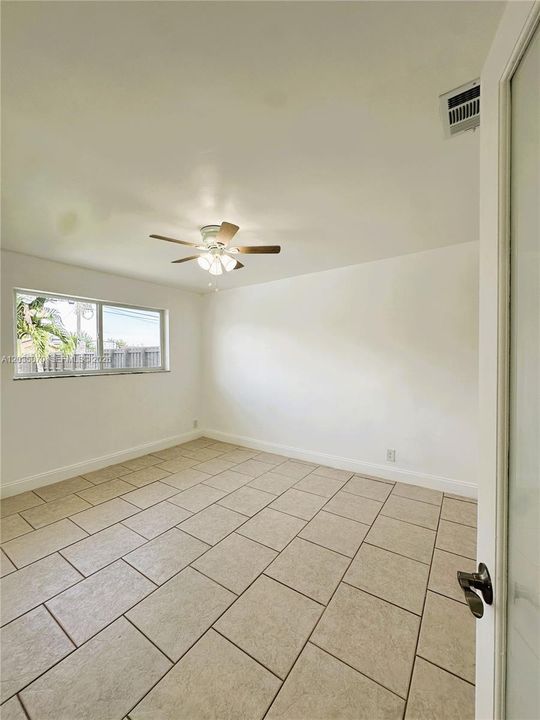 En Venta: $695,000 (3 camas, 3 baños, 1630 Pies cuadrados)