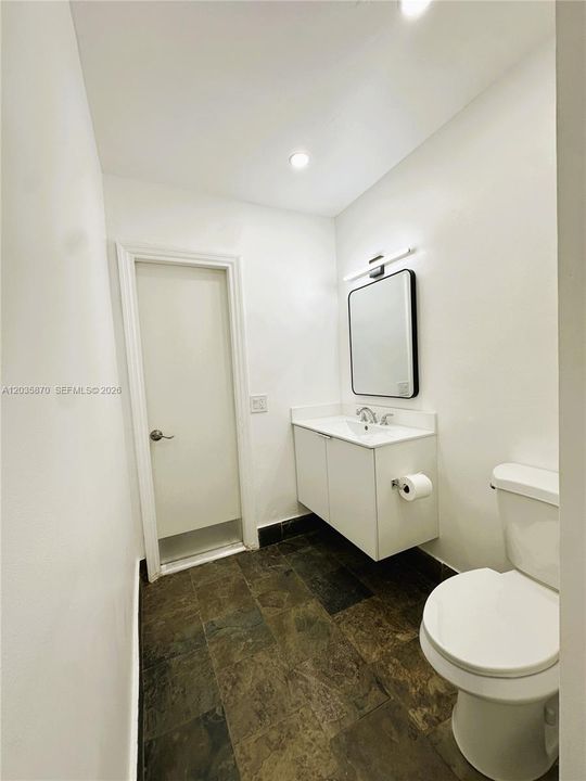 En Venta: $695,000 (3 camas, 3 baños, 1630 Pies cuadrados)