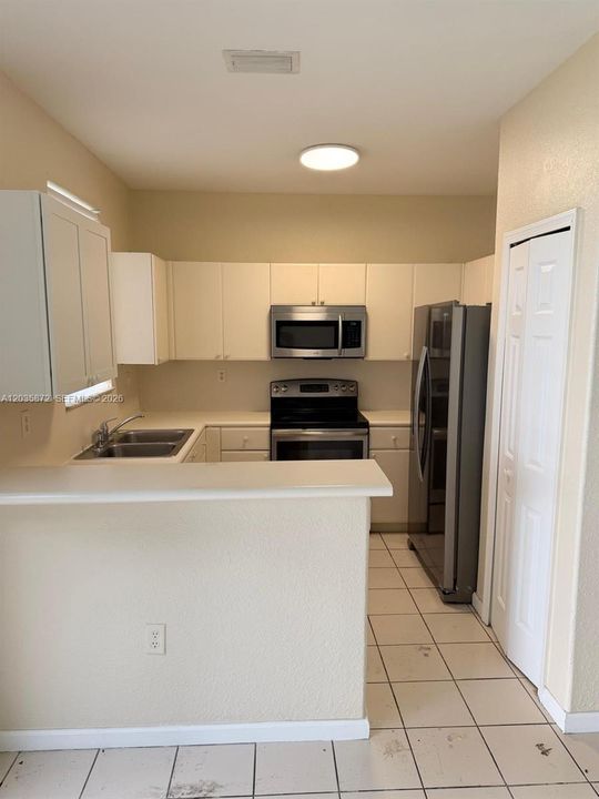 For Rent: $2,200 (3 beds, 3 baths, 1423 Square Feet)