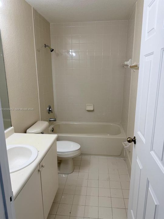 For Rent: $2,200 (3 beds, 3 baths, 1423 Square Feet)