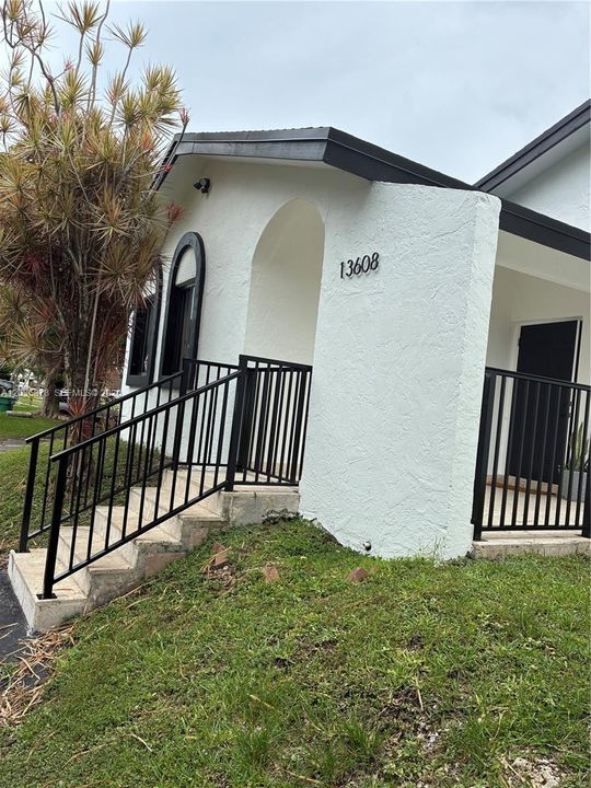 For Rent: $3,200 (3 beds, 2 baths, 1191 Square Feet)