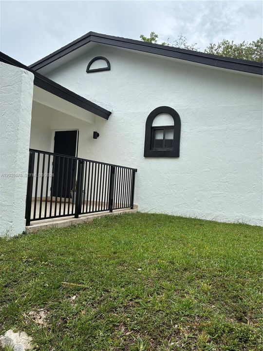For Rent: $3,200 (3 beds, 2 baths, 1191 Square Feet)