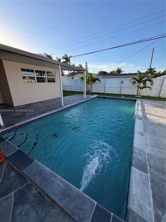 For Rent: $4,000 (3 beds, 2 baths, 1184 Square Feet)