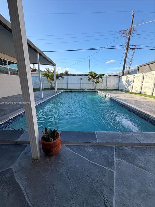 For Rent: $4,000 (3 beds, 2 baths, 1184 Square Feet)