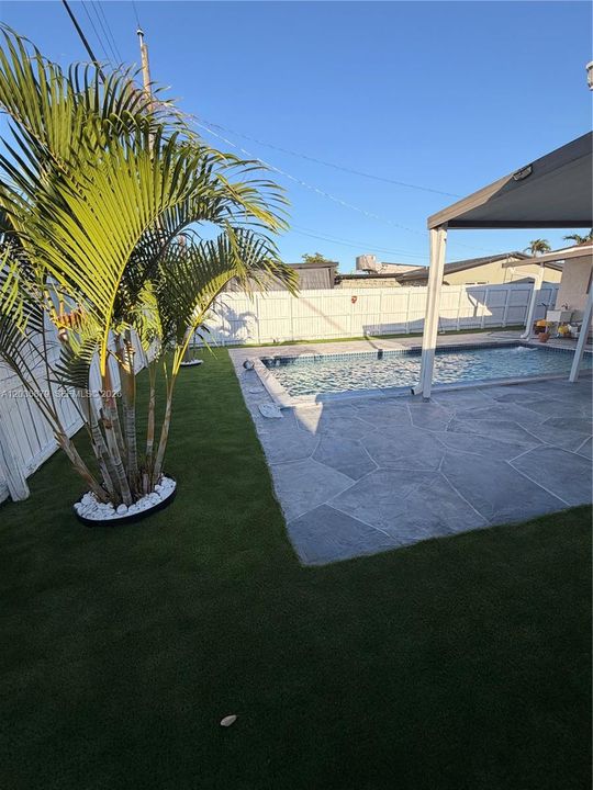 For Rent: $4,000 (3 beds, 2 baths, 1184 Square Feet)