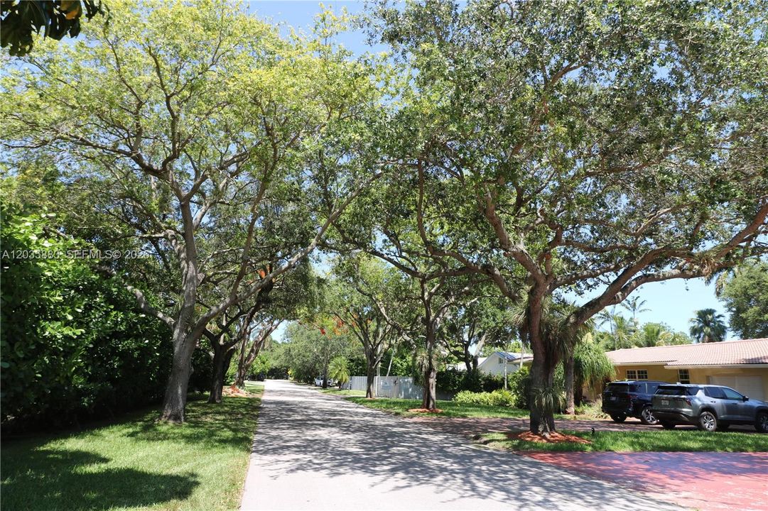 For Sale: $2,750,000 (5 beds, 3 baths, 2601 Square Feet)