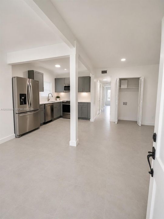 For Sale: $195,000 (2 beds, 2 baths, 840 Square Feet)