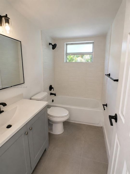 For Sale: $195,000 (2 beds, 2 baths, 840 Square Feet)