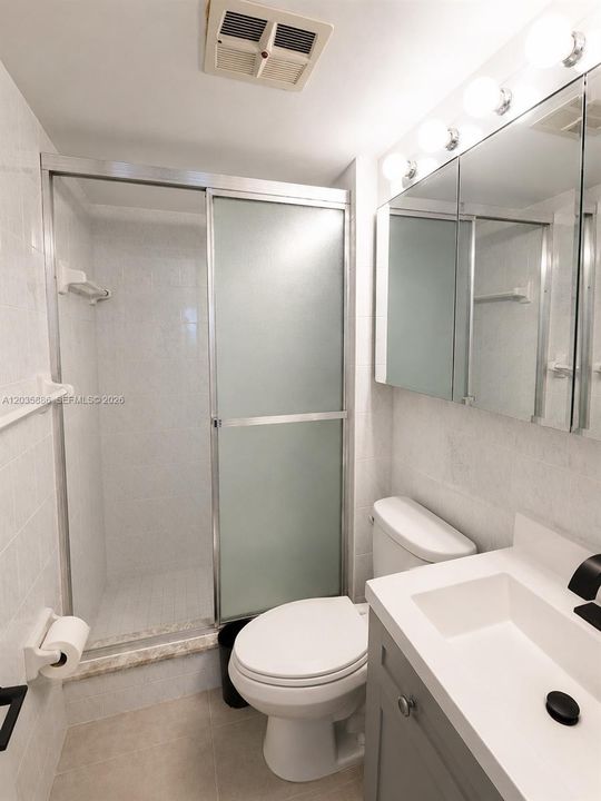 For Sale: $195,000 (2 beds, 2 baths, 840 Square Feet)