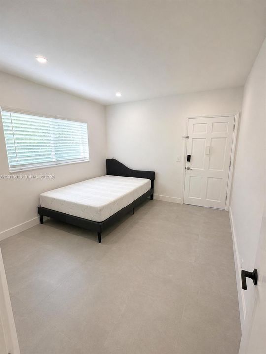 For Sale: $195,000 (2 beds, 2 baths, 840 Square Feet)